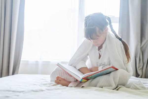 Indoor portrait of young girl — Stock Photo, Image