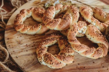 Bir sürü Türk maymunu evde yeni pişmiş.