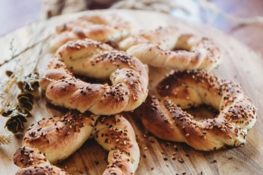 Bir sürü Türk maymunu evde yeni pişmiş.