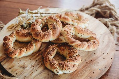 Bir sürü Türk maymunu evde yeni pişmiş.