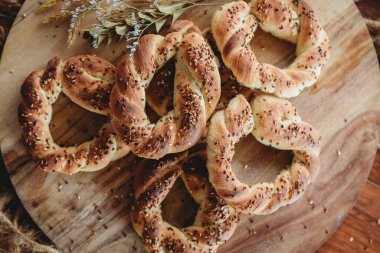 Bir sürü Türk maymunu evde yeni pişmiş.