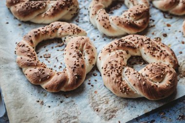Bir sürü Türk maymunu evde yeni pişmiş.