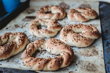 Bir sürü Türk maymunu evde yeni pişmiş.