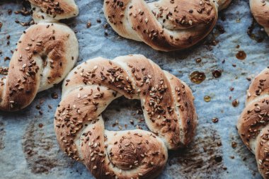 Bir sürü Türk maymunu evde yeni pişmiş.