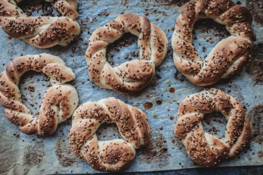 Bir sürü Türk maymunu evde yeni pişmiş.