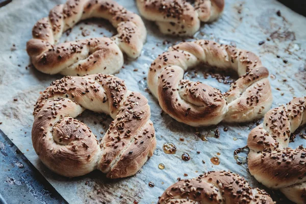 Bir sürü Türk maymunu evde yeni pişmiş.