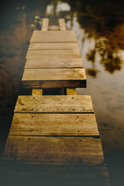 Outdoor Foto Holzbrücke Auf Natürlichem Hintergrund — Stockfoto