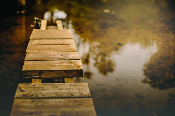 Outdoor Foto Holzbrücke Auf Natürlichem Hintergrund — Stockfoto