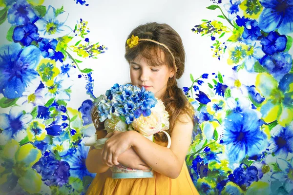 Retrato Estudio Interior Gril Niño Con Flores Aisladas Sobre Fondo — Foto de Stock