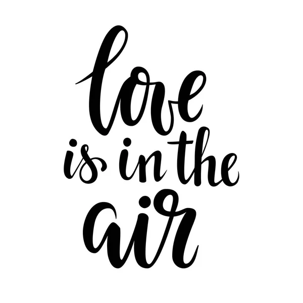 Liebe liegt in der Luft. handgezeichnete Kalligraphie und Pinselstift-Schrift. — Stockvektor