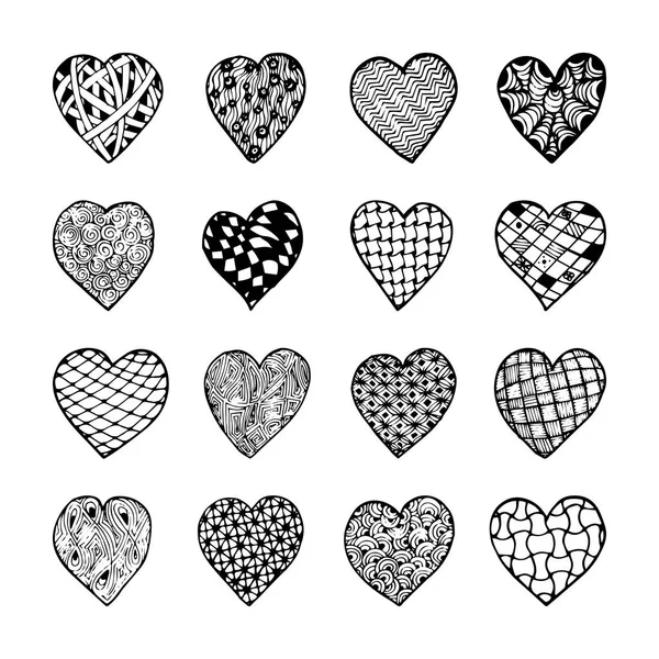 Conjunto de hermosos corazones monocromáticos dibujados a mano en blanco y negro aislados . — Vector de stock