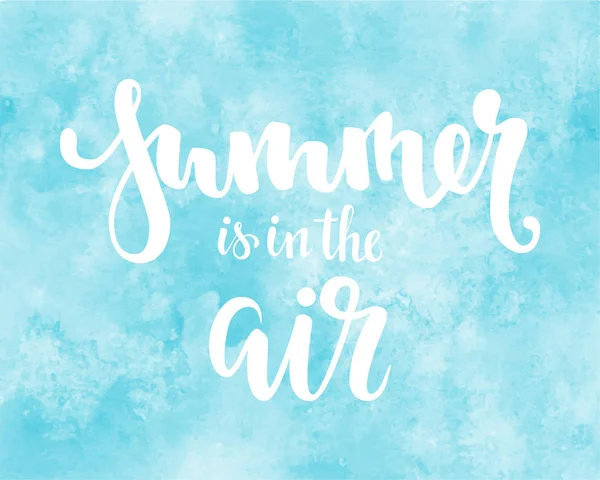 夏天是在空气中。手绘书画刷笔刻字。设计贺卡和邀请的季节性暑假、 夏天沙滩派对、 旅游和旅行 — 图库矢量图片