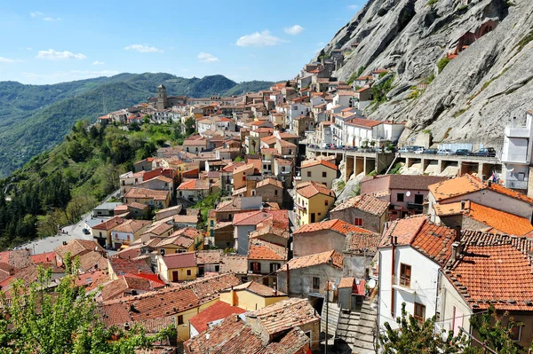 Destino Itália - a aldeia de Pietrapertosa em Basilicata dolomites montanhas — Fotografia de Stock