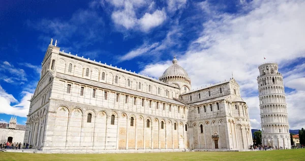 Šikmou věž a katedrálu Pisa, Itálie — Stock fotografie