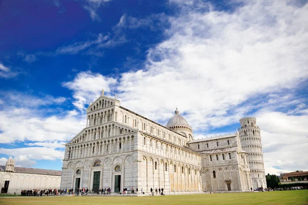 Leaning tower ve Katedrali, Pisa, İtalya — Stok fotoğraf