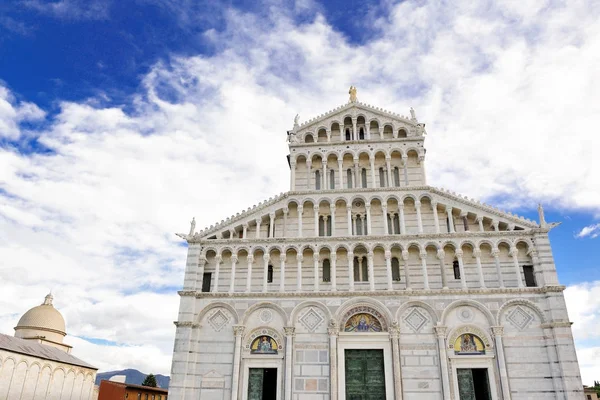 Pisa Cathedral in Piazza dei Miracoli, Italy — Stock fotografie