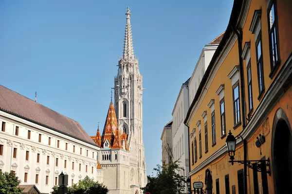 Budapest, Hongarije - gebouwen en St.Matthias kerk — Stockfoto