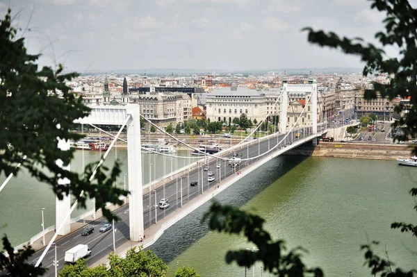 Most Elżbiety połączenie Buda i Pest całej rzeki Dunaj, Budapeszt, Węgry — Zdjęcie stockowe