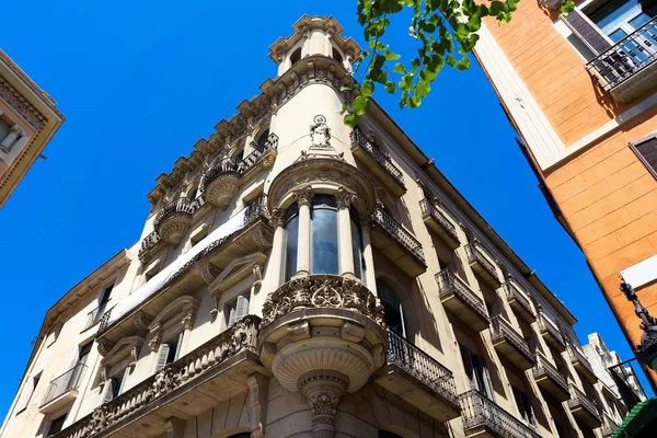 Barcelona, Espanha, Europa - vista panorâmica do edifício característico — Fotografia de Stock
