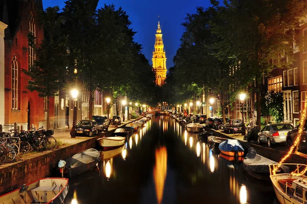 Vista noturna panorâmica do canal de Amsterdã, Holanda — Fotografia de Stock