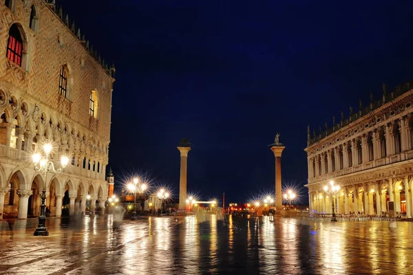 Svatého Marka čtvercové noční pohled, Benátky, Itálie — Stock fotografie