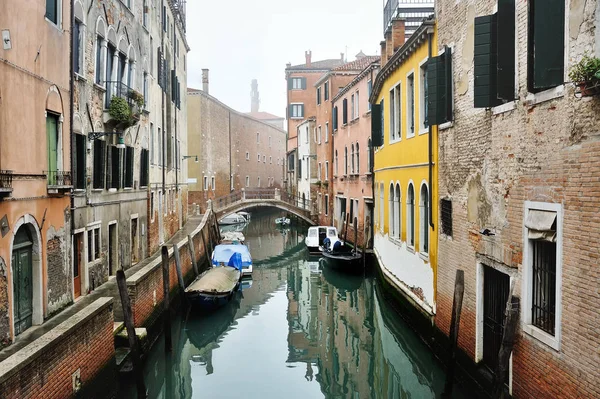 Velence, Olaszország, Európa - velencei csatornára festői — Stock Fotó