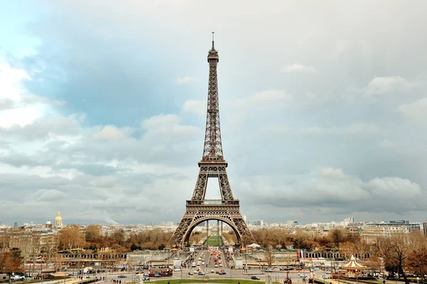 Eiffelova věž panoramatický pohled od náměstí Trocadéro, Paříž, Francie — Stock fotografie