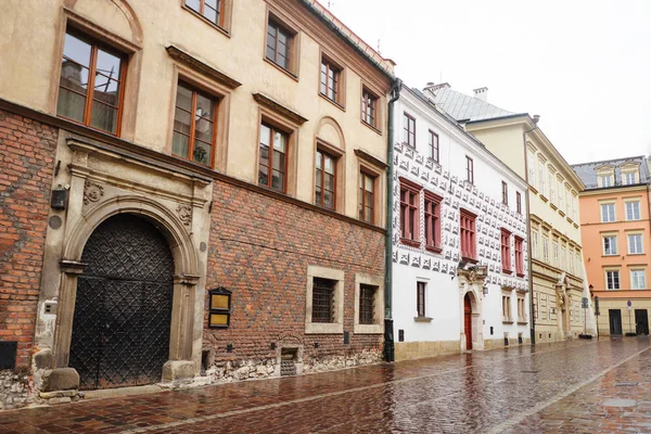 Oude gebouwen in het centrum van de stad van Krakow, Polen — Stockfoto