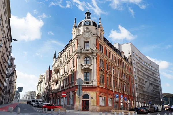 Edifício característico no centro da cidade de Katowice, Silésia, Polônia — Fotografia de Stock