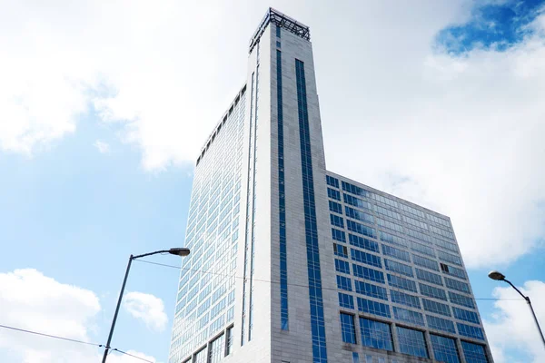 Moderno edificio corporativo de oficinas en Katowice, Polonia — Foto de Stock