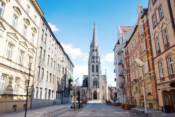 St Marys street en kerk in Katowice, Silezië, Polen — Stockfoto
