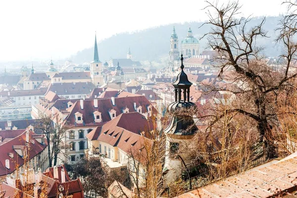 Praga paisaje urbano vista panorámica en un día de otoño, República Checa, Europa —  Fotos de Stock