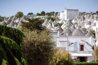 Alberobello panoramik görünümü, Apulia, İtalya