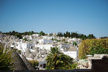 Alberobello panoramik görünümü, Apulia, İtalya
