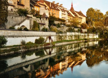 Bremgarten, Aargau, İsviçre - Reuss riverfront ve tipik evleri