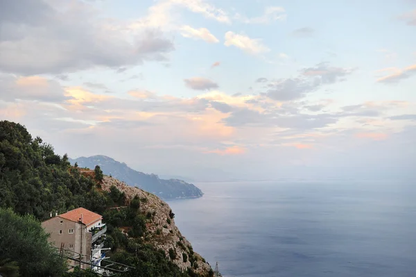 Amalfiküste, italien - panorama blick auf meer und himmel — Stockfoto