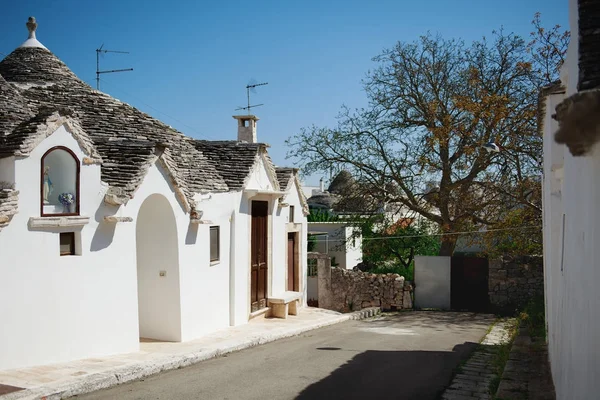 Uitzicht op de huizen van de Trulli in Alberobello, Italië — Stockfoto