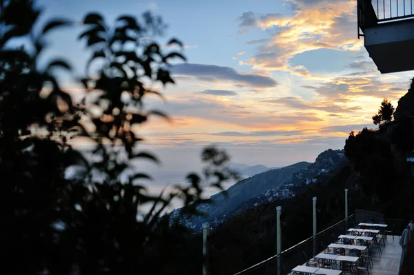 Wybrzeże Amalfi, Włochy - panoramiczny widok na morze i niebo — Zdjęcie stockowe