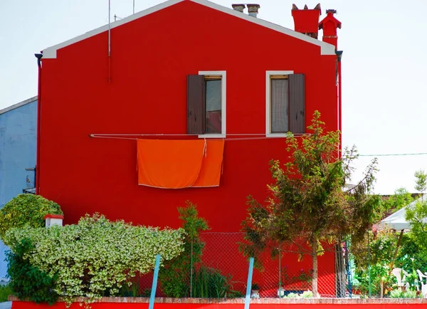 Bâtiment rouge à Burano, Venise, Italie — Photo