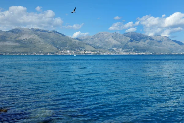 Гаета, Лаціо, Італія - прекрасний вид на море і гори — стокове фото