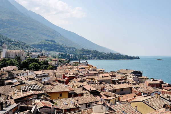 Мальчезіне, озеро Гарда, Італія - панорамний вид — стокове фото