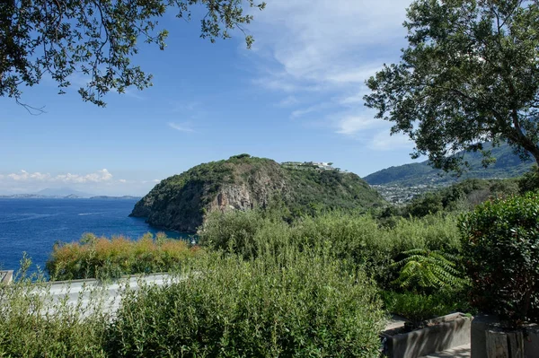 Vista panorâmica da ilha de Ischia no golfo de Nápoles, Itália — Fotografia de Stock