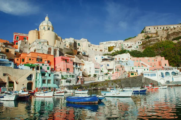 Procida bunte Insel im Golf von Neapel, Mittelmeer, Italien — Stockfoto