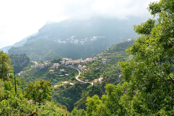 Ravello, Costa Amalfitana, Itália - vista das colinas verdes — Fotografia de Stock