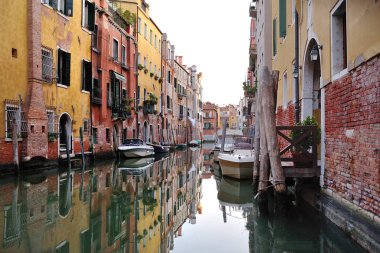 Venice, İtalya - Venedik kanalına doğal görünümünü