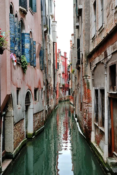 Lagoa de Veneza - vista do dia de um canal, Venezia, Itália — Fotografia de Stock