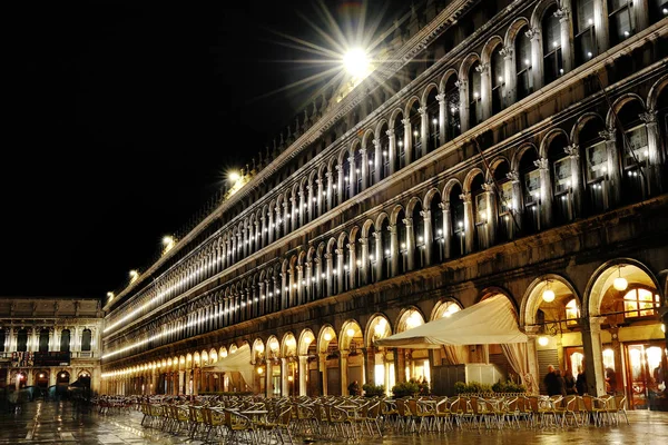 Palacio Ducal y Plaza San Marcos en Venecia, Italia — Foto de Stock