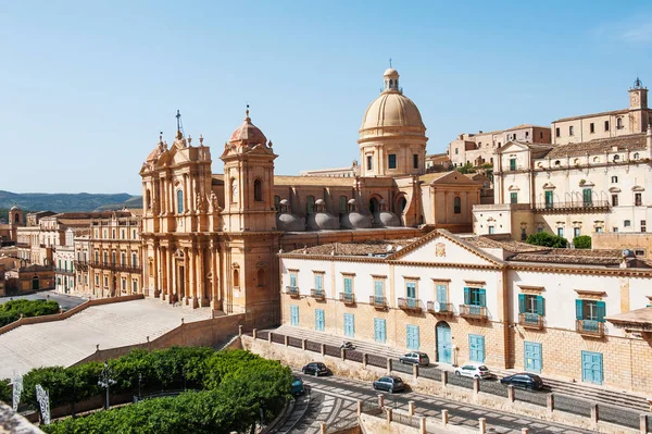 Noto, Sicília, Itália - vista da igreja da catedral barroca — Fotografia de Stock