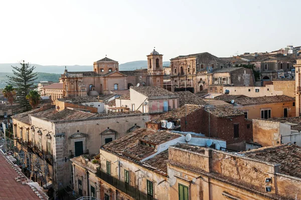 Noto, Sicilia, Italia - edificios antiguos vista panorámica —  Fotos de Stock