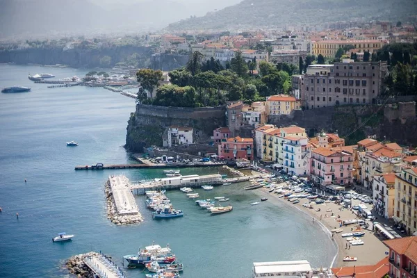 Marina grande beach and pier panoramic view, Sorrento, Campania, Italy — Stock Photo, Image
